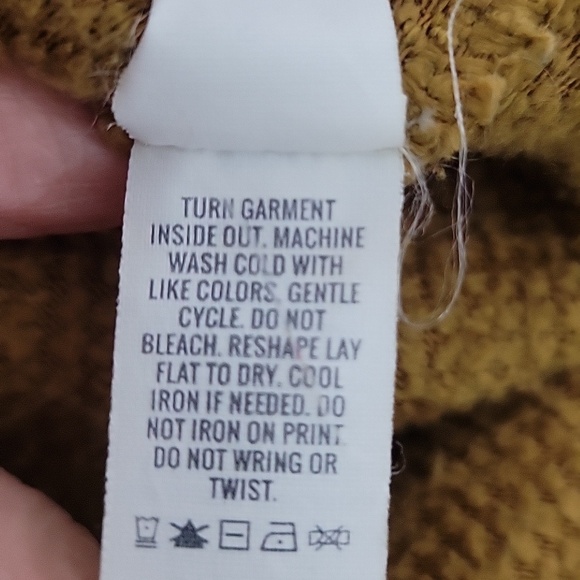 AERIE WOMEN'S SHERPA QUATER BUTTON UP OVERSIZED SWEATER - Picture 10 of 10